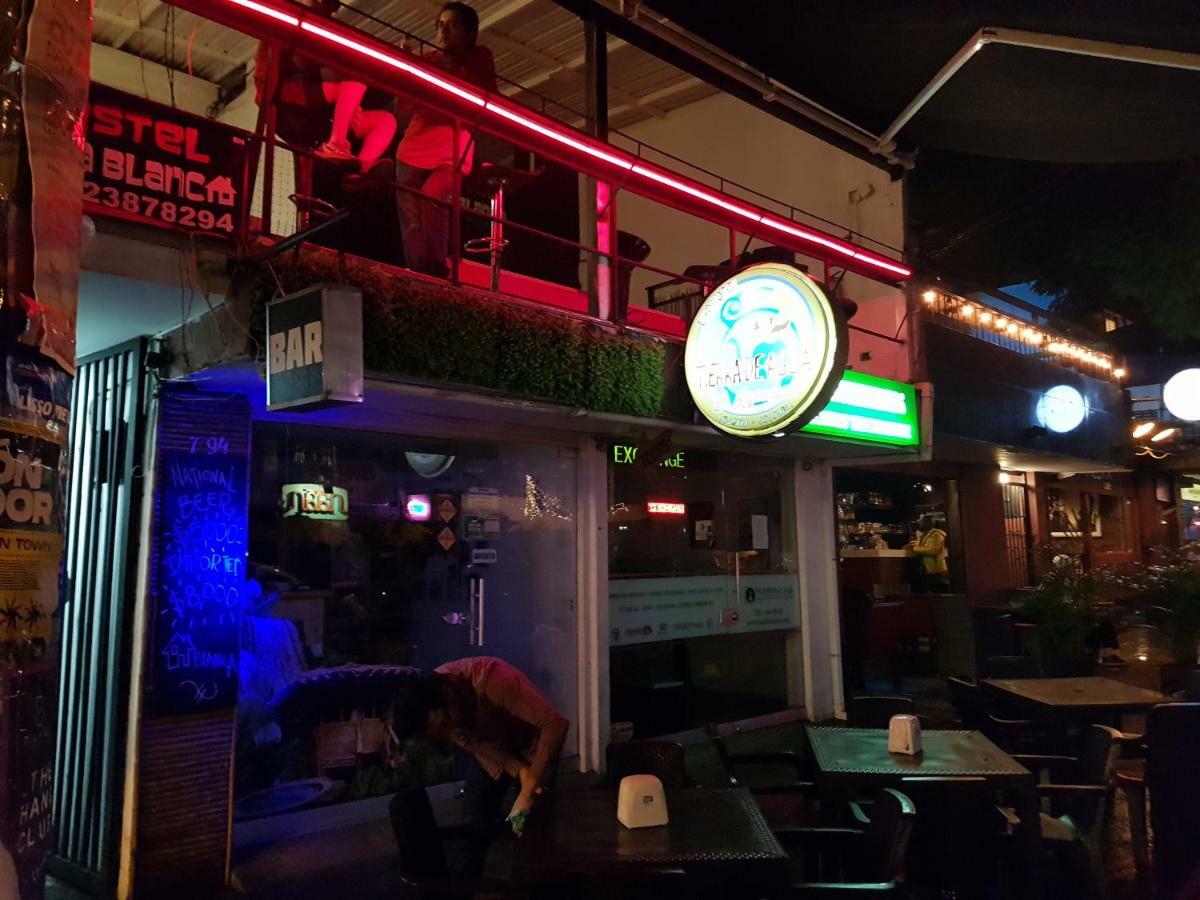 Casa Blanca Hostel Medellín Zewnętrze zdjęcie